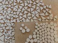 Mosaiksteine in verschiedene Formen geschnitten
